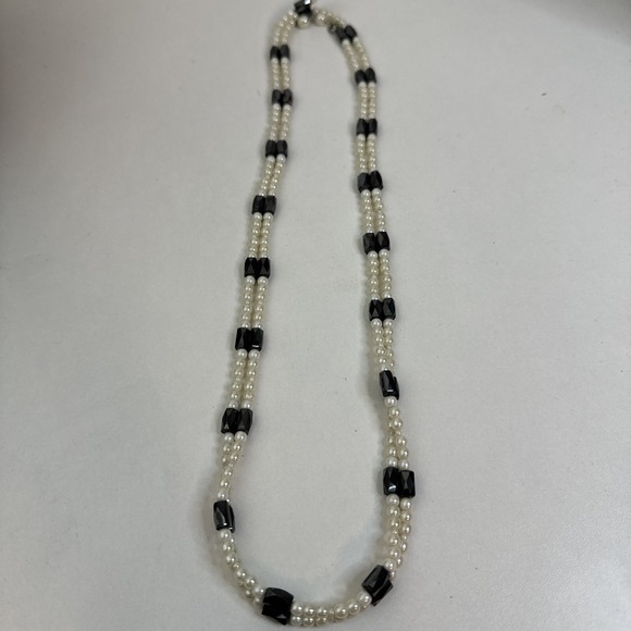 The Unbranded Brand Jewelry - MAGNETIC FAUX PEARL NECKLACE BLACK BEADS ON 52" ADJUSTABLE STRAND